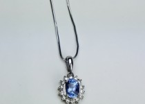 「サファイヤネックレス買取りました」