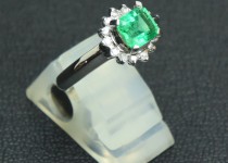 「エメラルドの指輪買取りました」