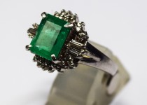 「エメラルド・ダイヤモンド指輪買取りました」