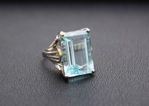 「アクアマリン　宝石　買取りました」