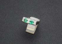 「エメラルド　宝石　指輪　買取りました」