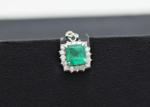 「エメラルド　ネックレス　宝石　買取りました」