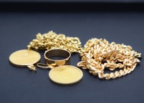 「金・プラチナ　買取ります」