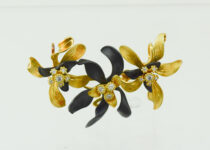 「松井久子　K18　ペンダントトップ　ブローチ　宝石　ブランドジュエリー　買取りました」