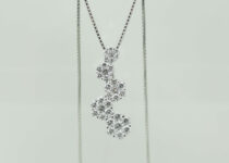 「ダイヤモンド　K18WG　ハニカムデザイン　ネックレス　宝石　買取りました」