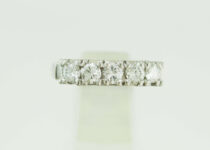 「ダイヤモンド　プラチナ　一文字デザイン　指輪　宝石　買取りました」