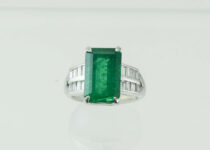 「エメラルド　ダイヤモンド　プラチナ　指輪　宝石　買取りました」