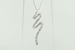 ダイヤモンド　K18WG　ネックレス